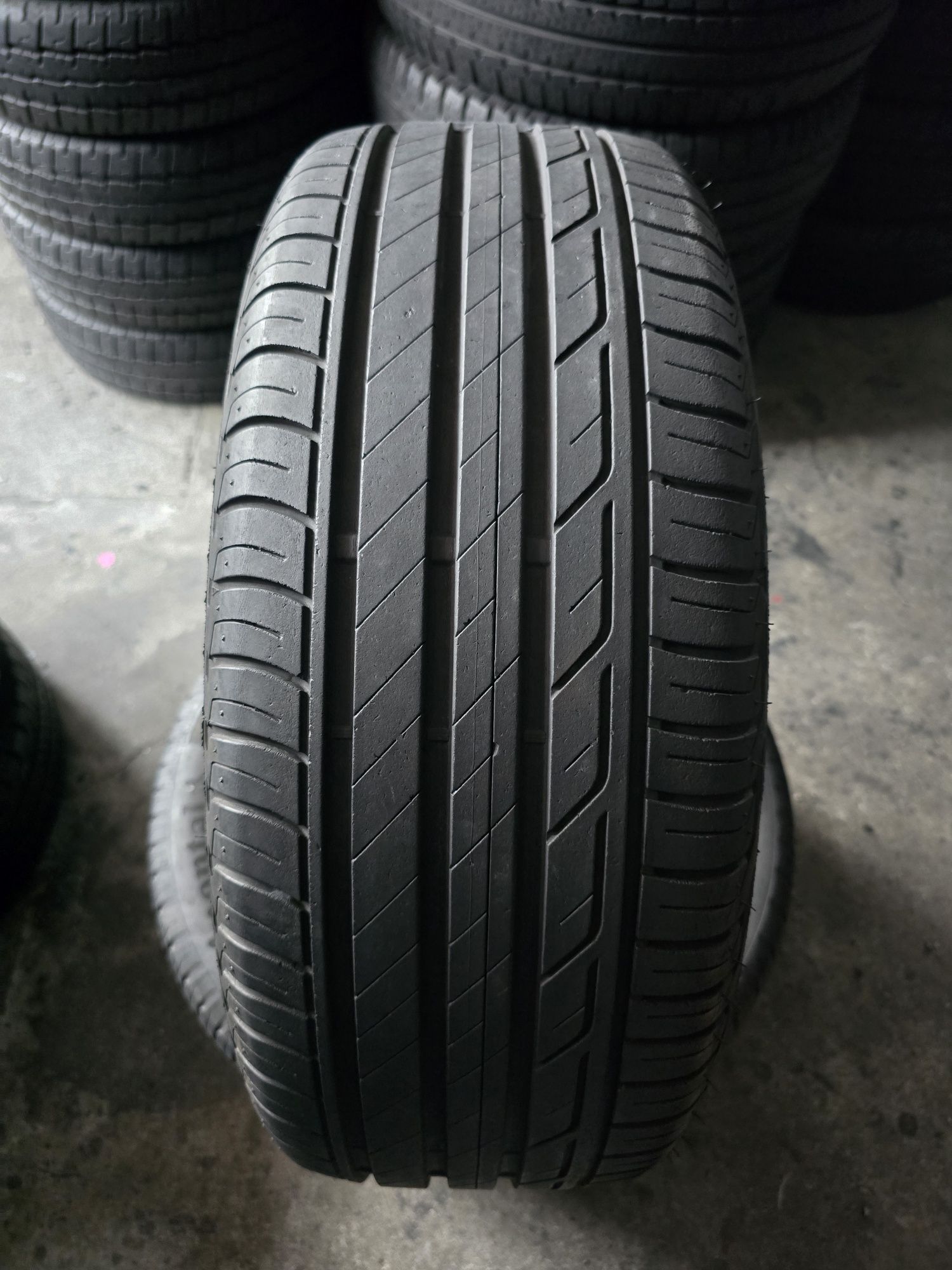 Bridgestone 215/55 R17 94V vară
