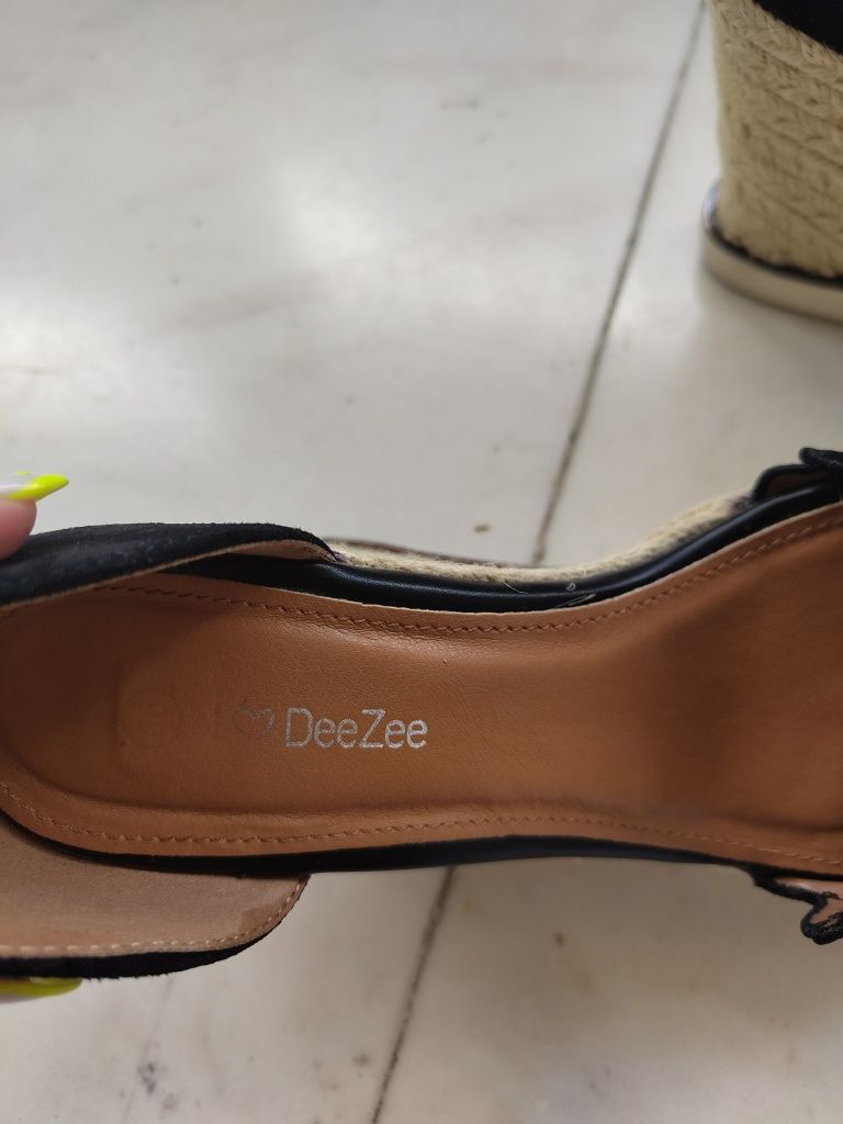 Летни черни сандали DeeZee