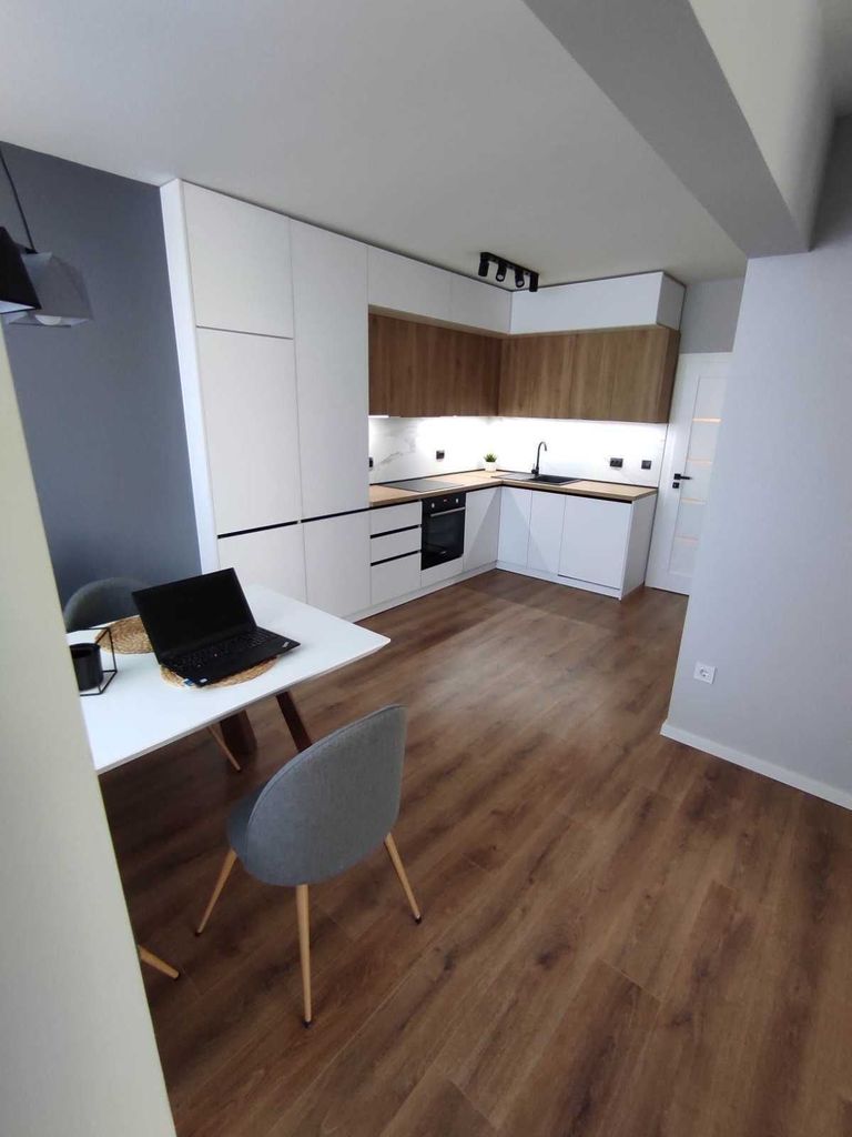 Дава се под наем Тристаен апартамент в София, Лозенец - 80 кв.м за 714 € - Снимка #2