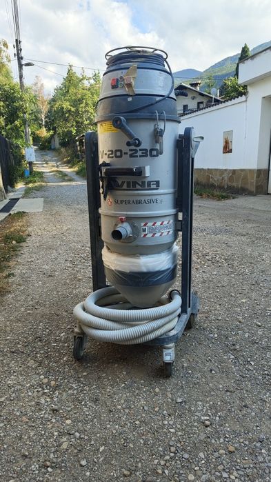 Индустриална прахосмукачка Lavina