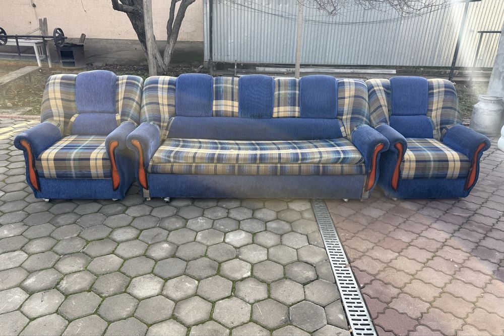 Диван,кресла,среднего,хорошего качества