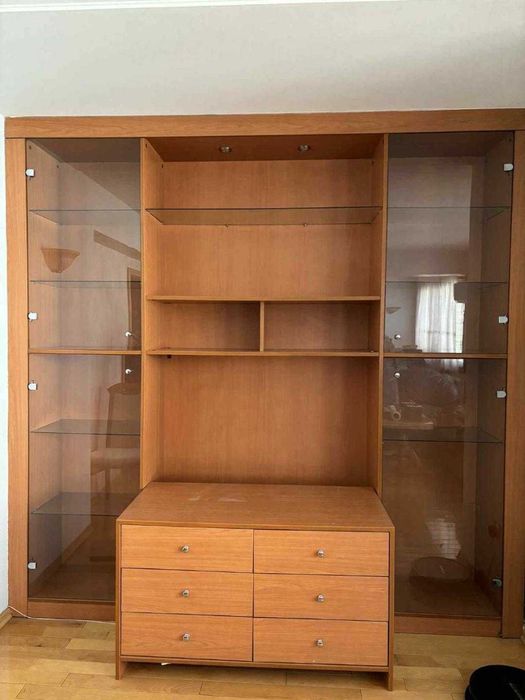 продавам холна секция много запазена истинско дърво