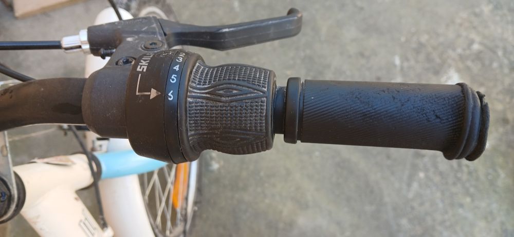 Vând bicicletă pentru fete