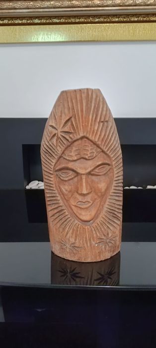 Statuie sculptata în lemn