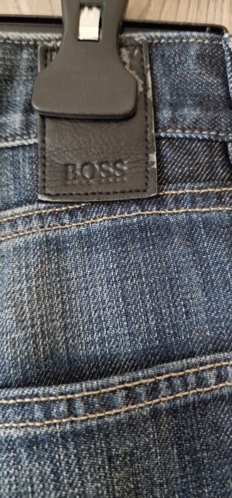 Blugi Hugo Boss.