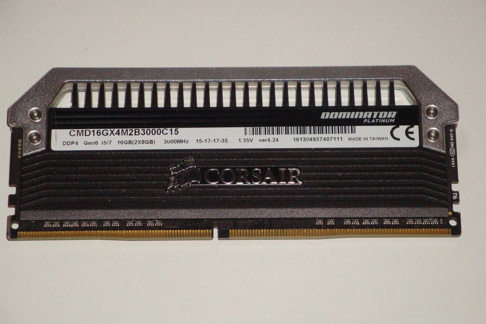 Memorie ram Corsair Dominator Platinum DDR4 3000 Mhz 8GB