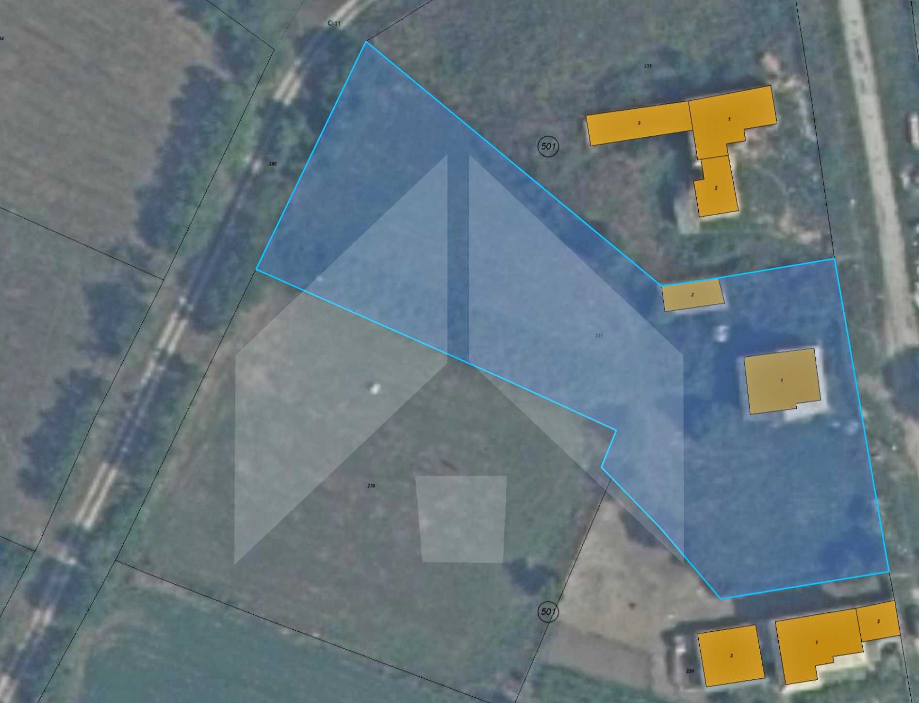 ПРОДАВА двуетажна, тухлена вила в ЕКО село Тръница (общ. Нови пазар).