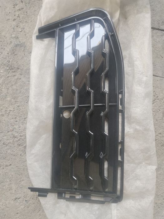 Решетка бампера правая на BMW 7 2015> новая