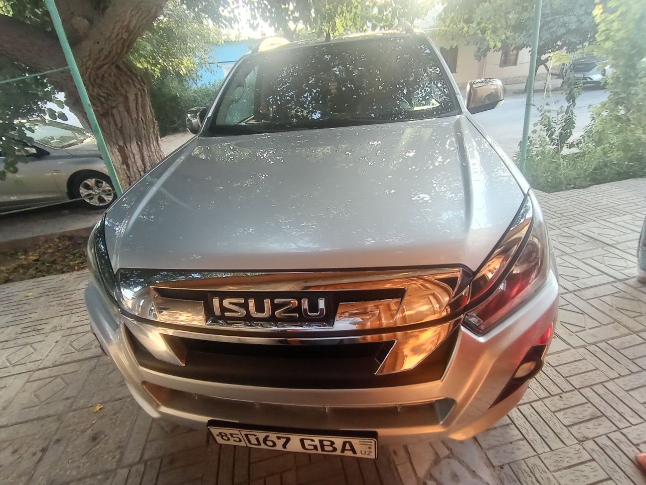 isuzi d max pikap