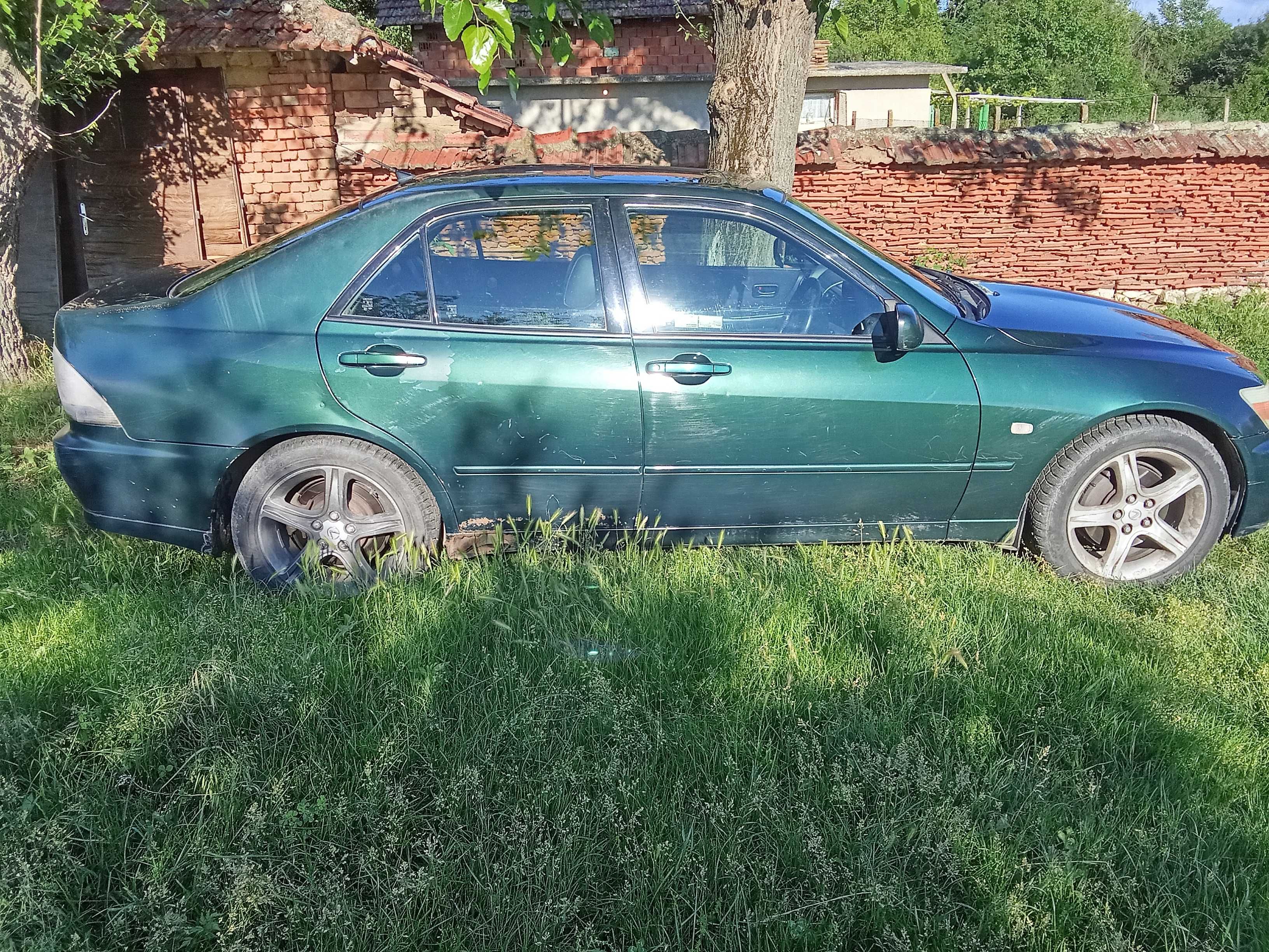 Lexus is200 бензин газ 155кс.