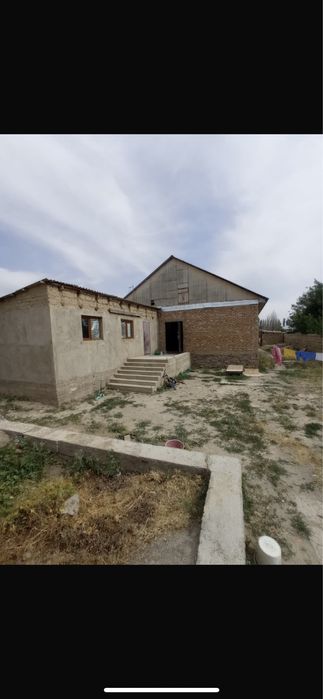 Продается дом в черновой отделке, без ремонта.