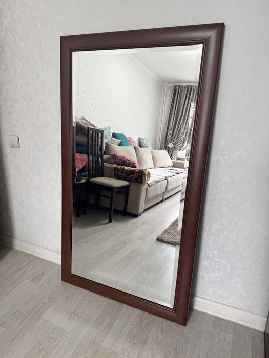 Настенное зеркало