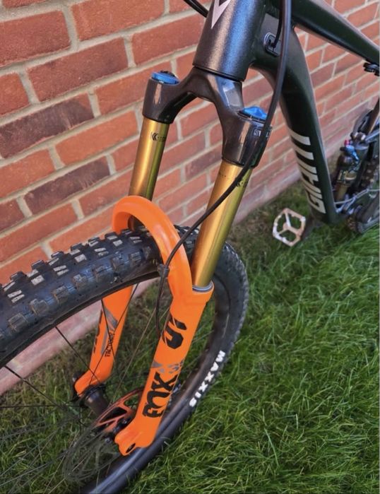 Ендуро колело Giant 29" 2025 Fox, Kashima, Saint,