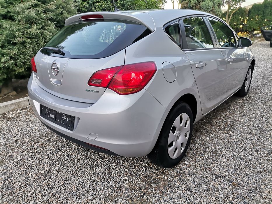 Opel Astra J 1.3 cdti ECOflex Euro 5 an 2011  A/C