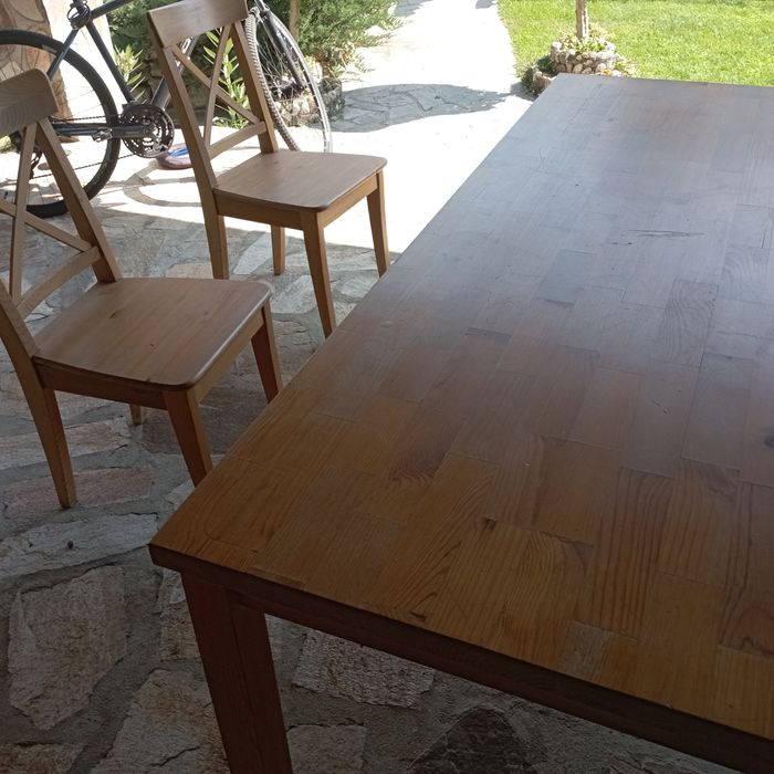 Маса със четири стола