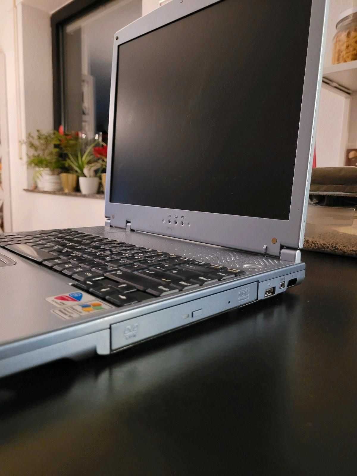 laptop Yakumo defect