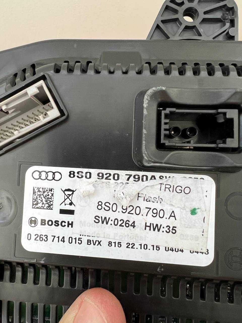 Consolă de bord Audi 8S0920790A - second, original 8s0920790a