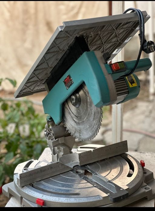 Торцовочная пила б/у