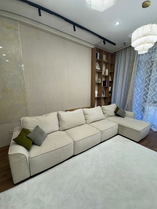 Почти новый диван