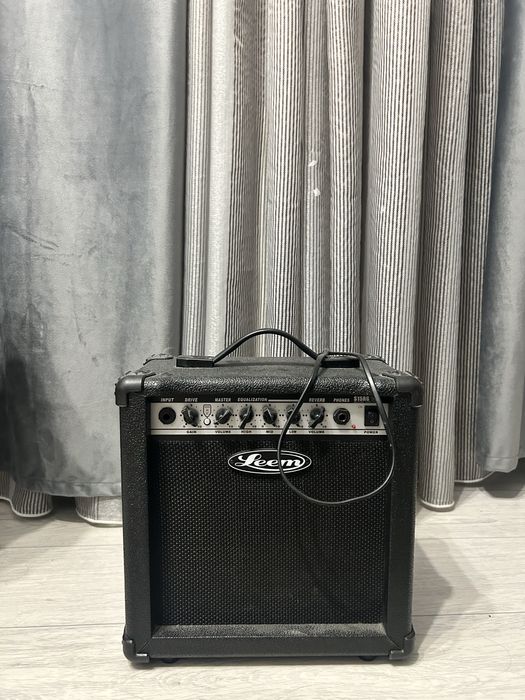 Комбо усилитель.