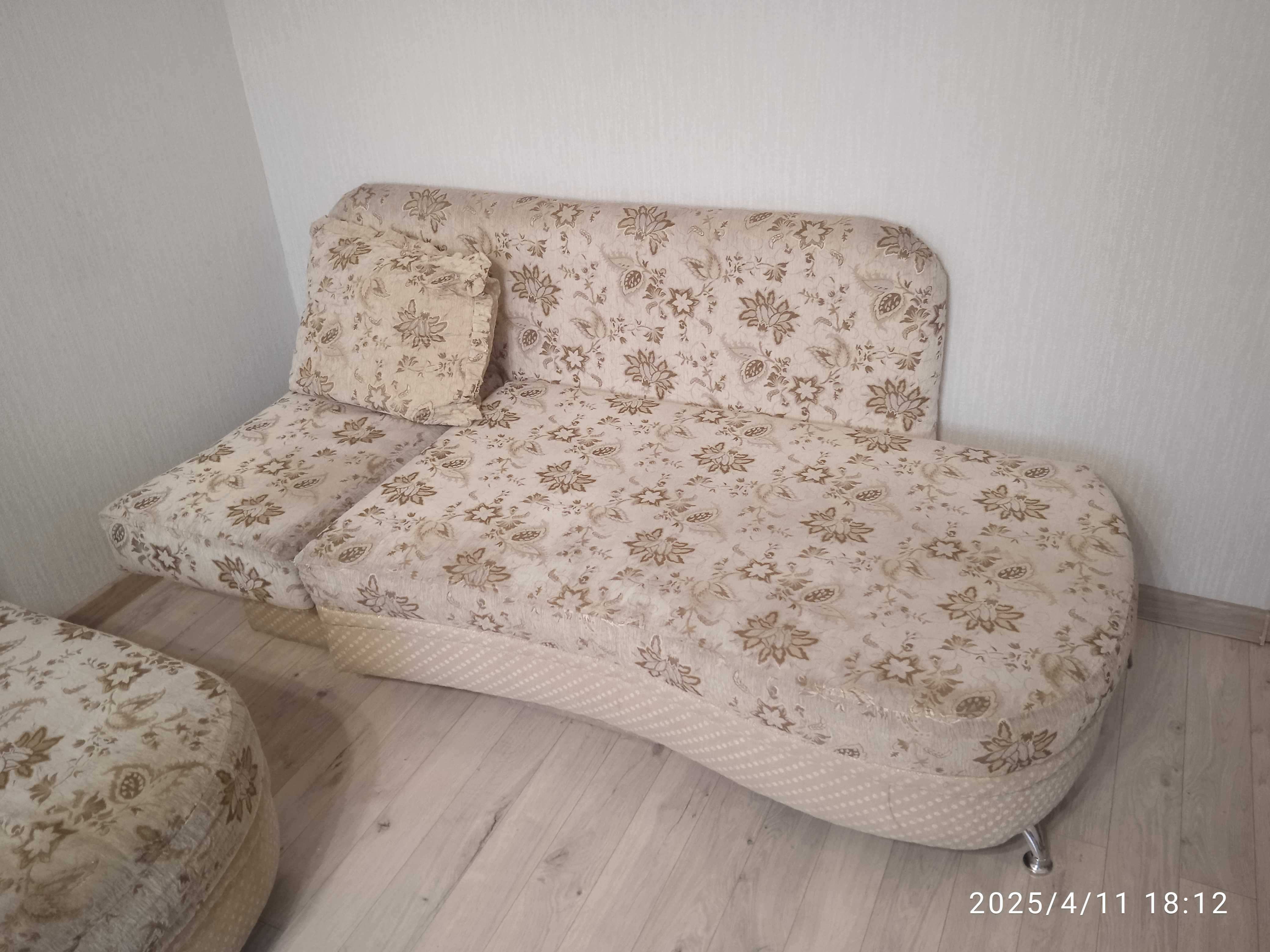 Продам два дивана