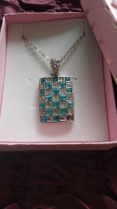 Ново, сребърно колие/ ланец с висулка.12 различни модели. В кутия.