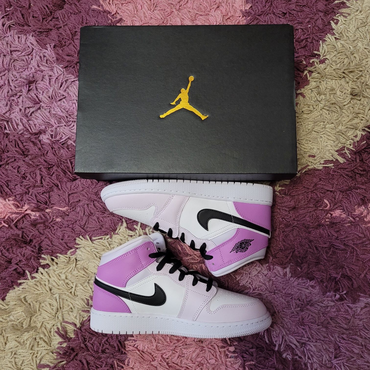 Jordan 1 Mid Barley Grape