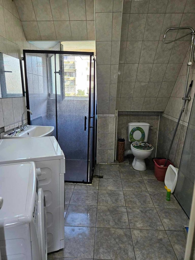 Продава се Тристаен апартамент в Русе, Централен южен район - 85 кв.м за 989 €/кв.м - Снимка #4