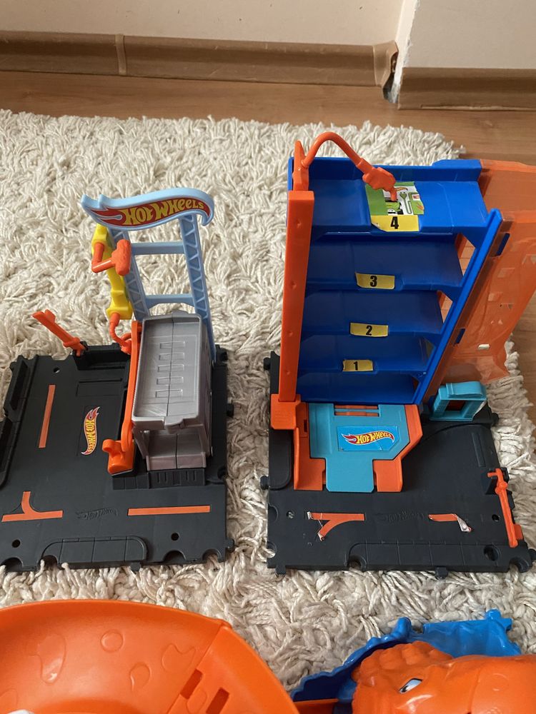 Hot wheels писти Октопод Бургер и други  в Отлино състояние