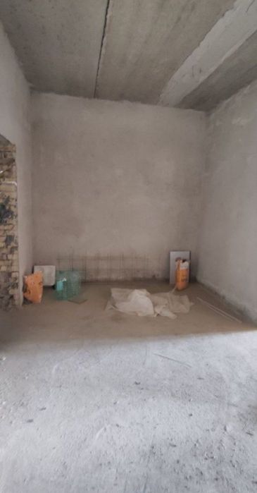 Chinar Mall tomonda 1 xonali korobka sotiladi