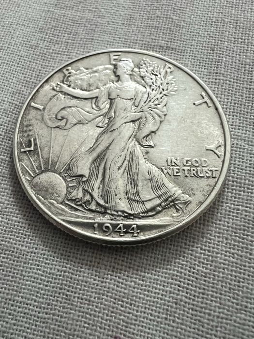Moneda 50 de centi USA walking liberty 1944 din argint