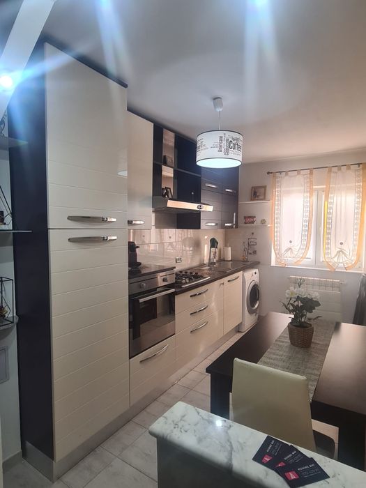 Inchiriere apartament 2 camere decomandat