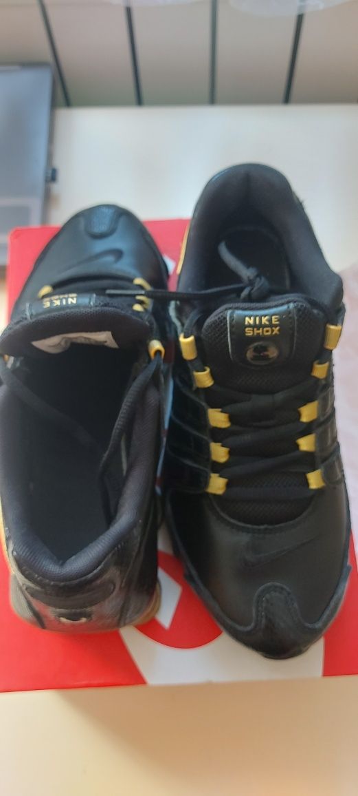 Nike SHOX маратонки