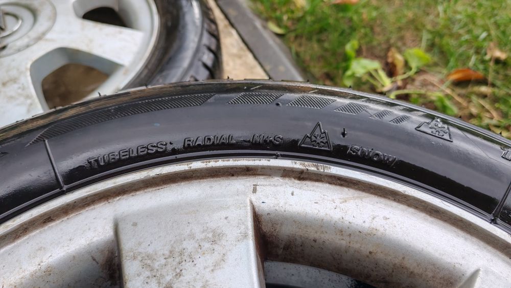 Vând jante aluminiu R14 ET45 cauciucuri iarnă 155/65 R14aproape noi