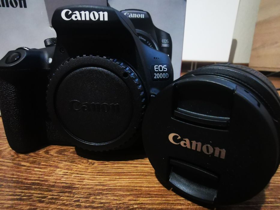 Фотоапарат Canon 2000D