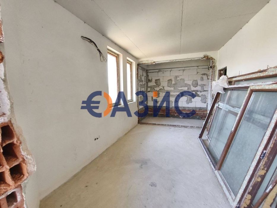 Къща с 2 спални в комплекс Флорал Медоус, 146 кв.м. + 300 кв.м. двор,