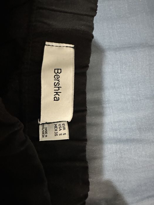 Pantaloni cargo bershka