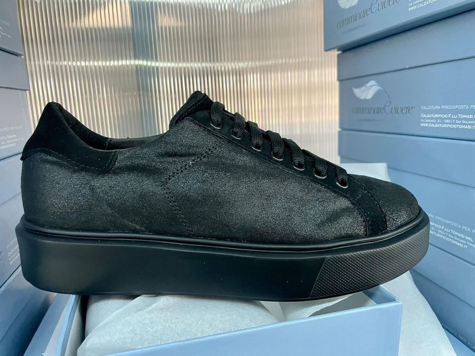 Vând lot papuci adidasi piele