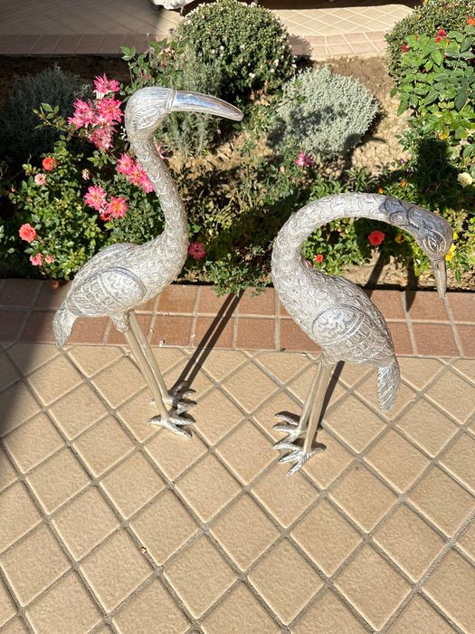 Элегантные декоративные фигуры журавлей