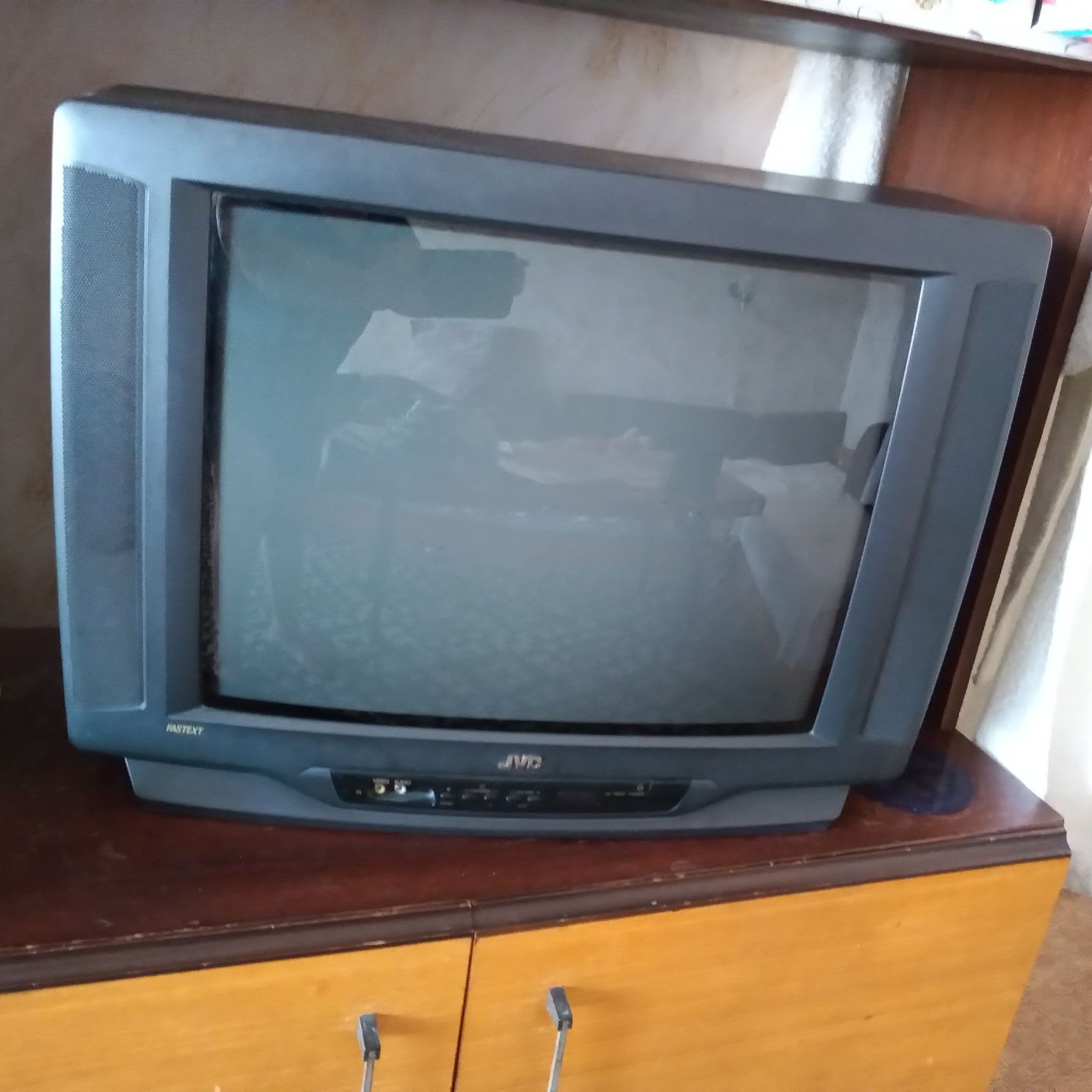 Телевизор JVC работещ
