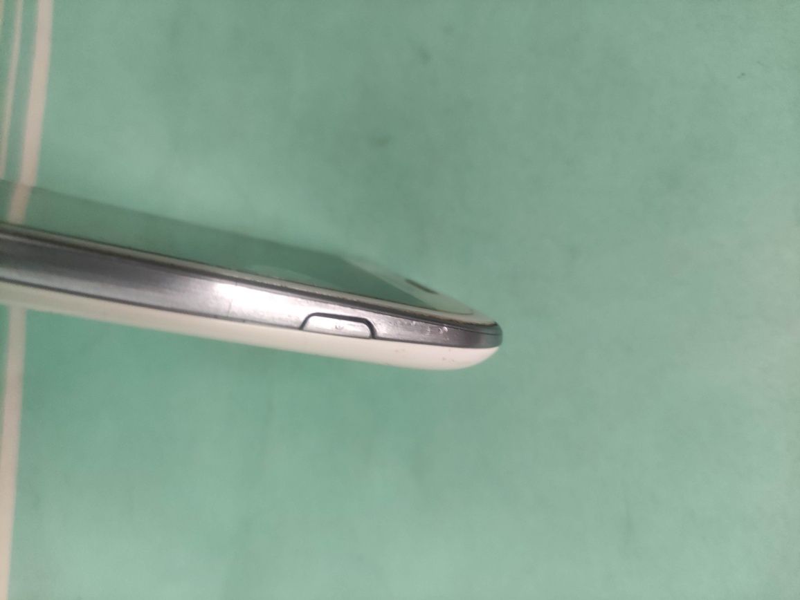 Продавам Samsung GT-I8190