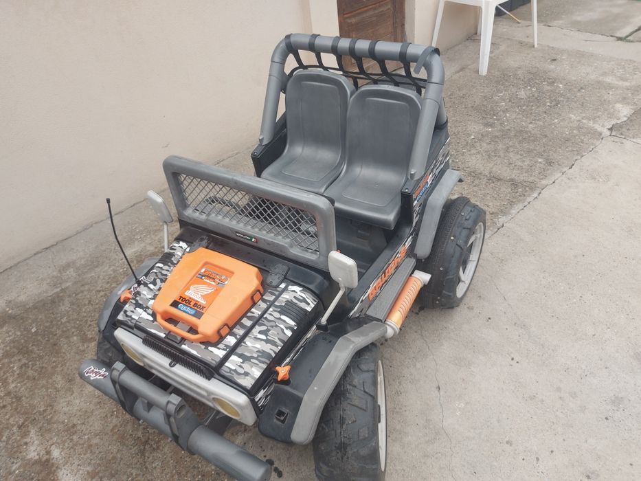 Masinuta electrica copii jeep Peg Perego