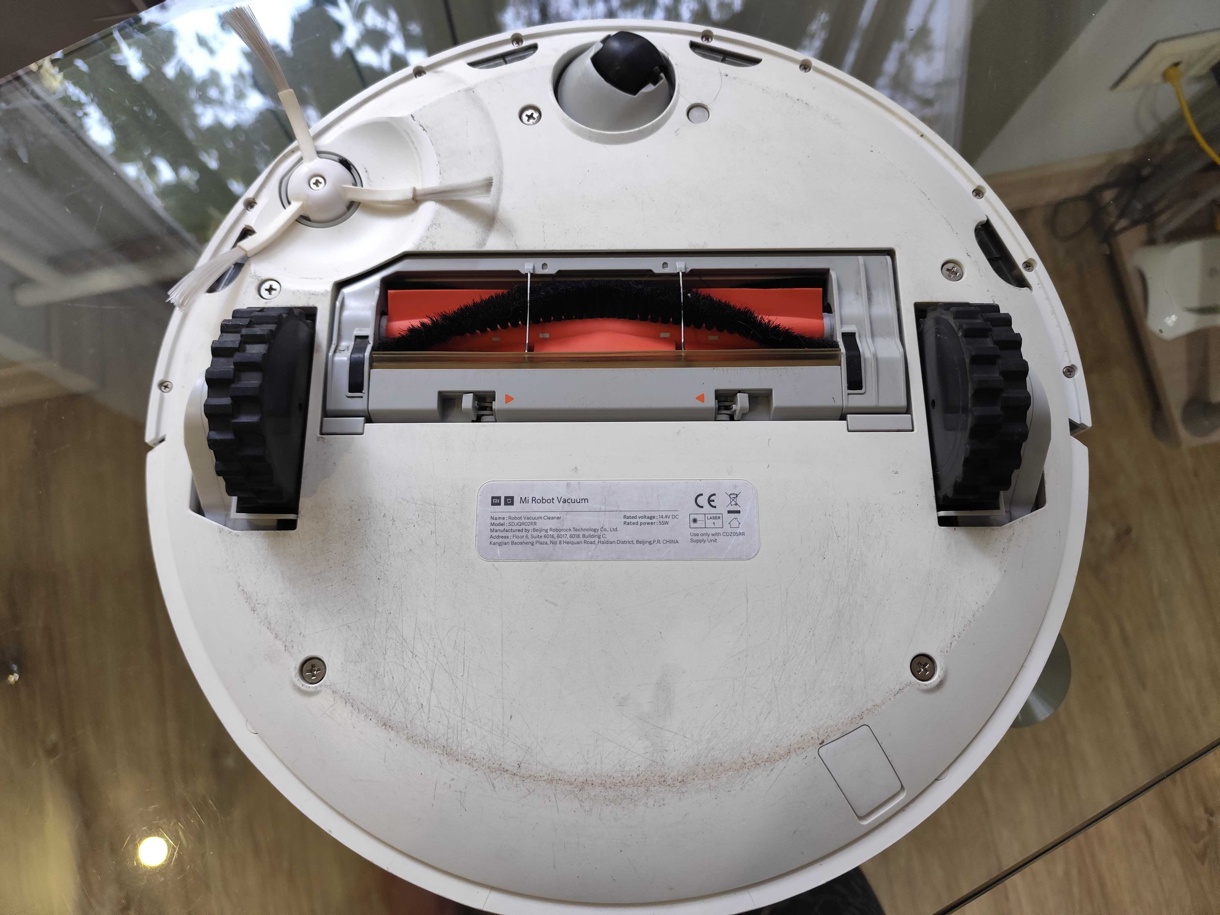 Продам робот-пылесос Xiaomi Mi Robot Vacuum (Roborock SDJQR02RR)