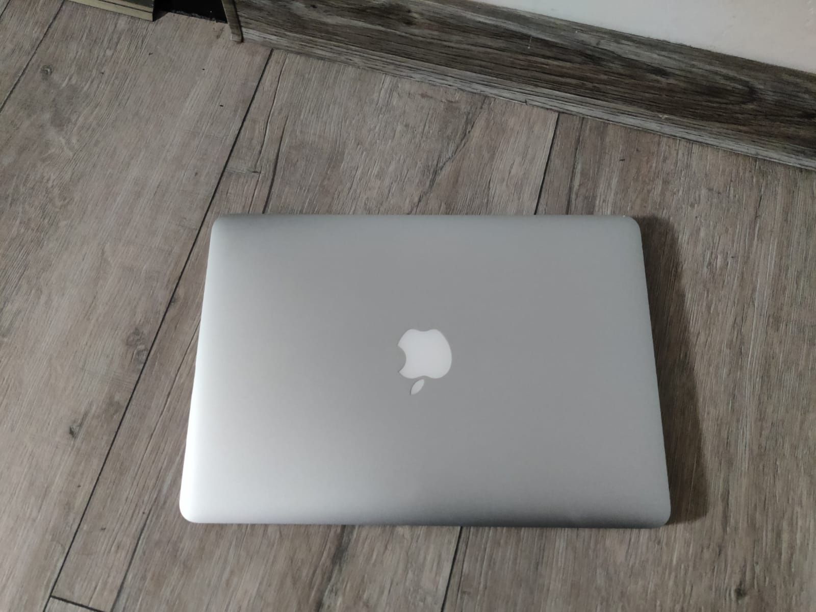 Macbook pro 13 retina procesor i5..8g RAM.. stocare 256g ssd.Monterey