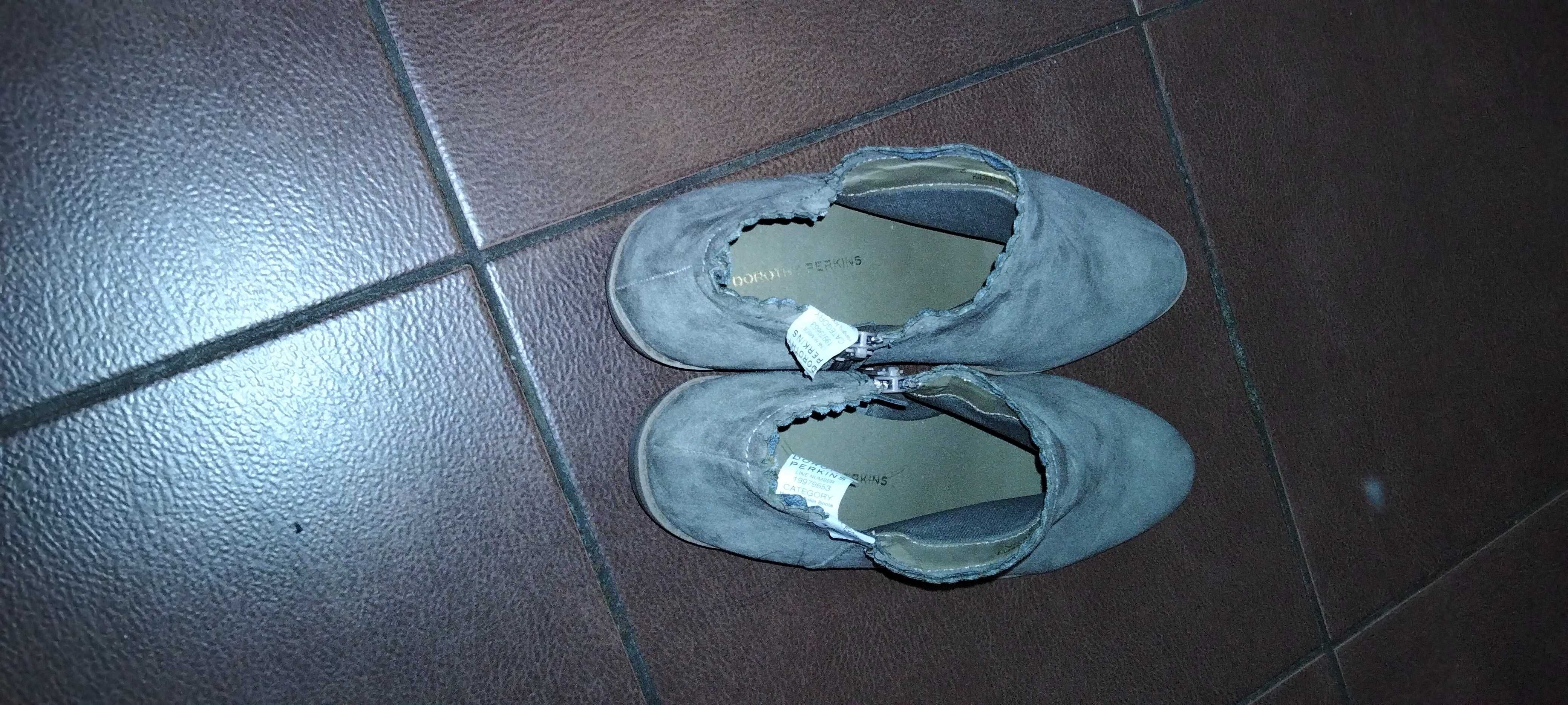 Vand pantofi dama din piele intoarsa(nabuc)  culoare bej, nr39 / NOI