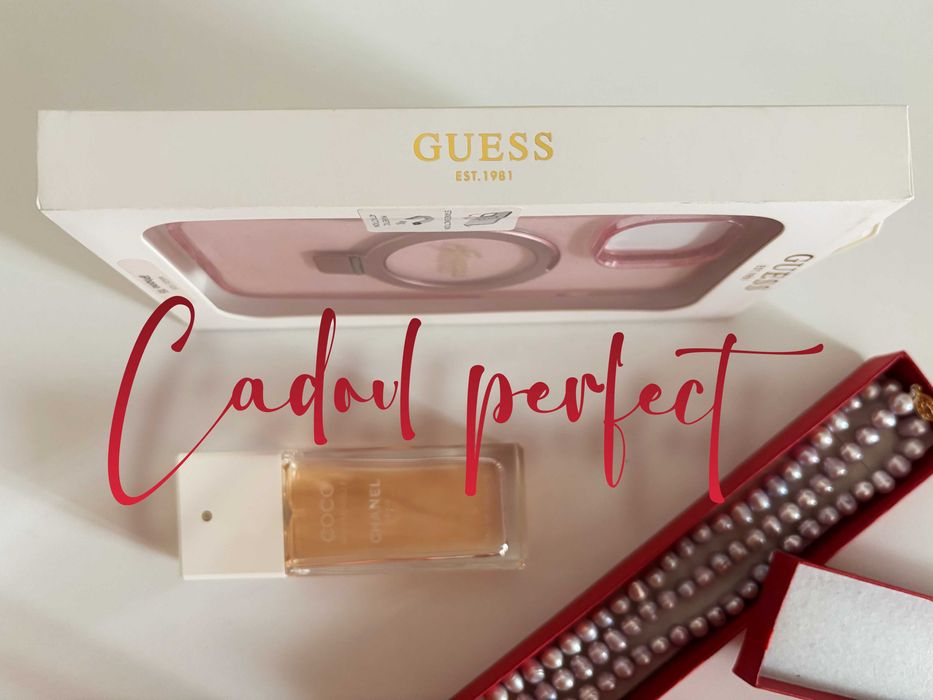 Husă iPhone 15 Originală GUESS Roz Glitter – Nouă, Premium, Sigilat