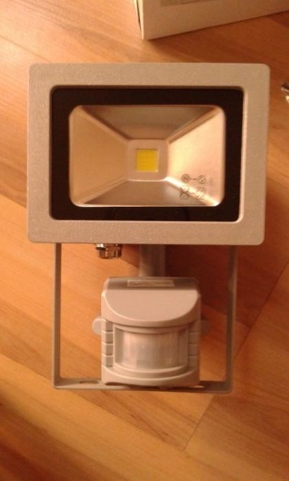 Сензорна лампа - LED прожектор - нов, немски!