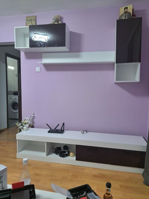 Set 4 piese mobila living, elegant cu uși din MDF lucios