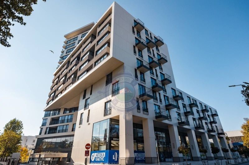 Давам под наем луксозен тристаен апартамент Варна кв.Чайка