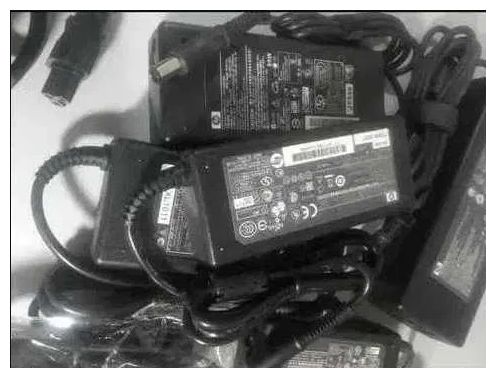 от - HP Pavilion, или на другие ноутбуки зарядка, блок питания и шнур.